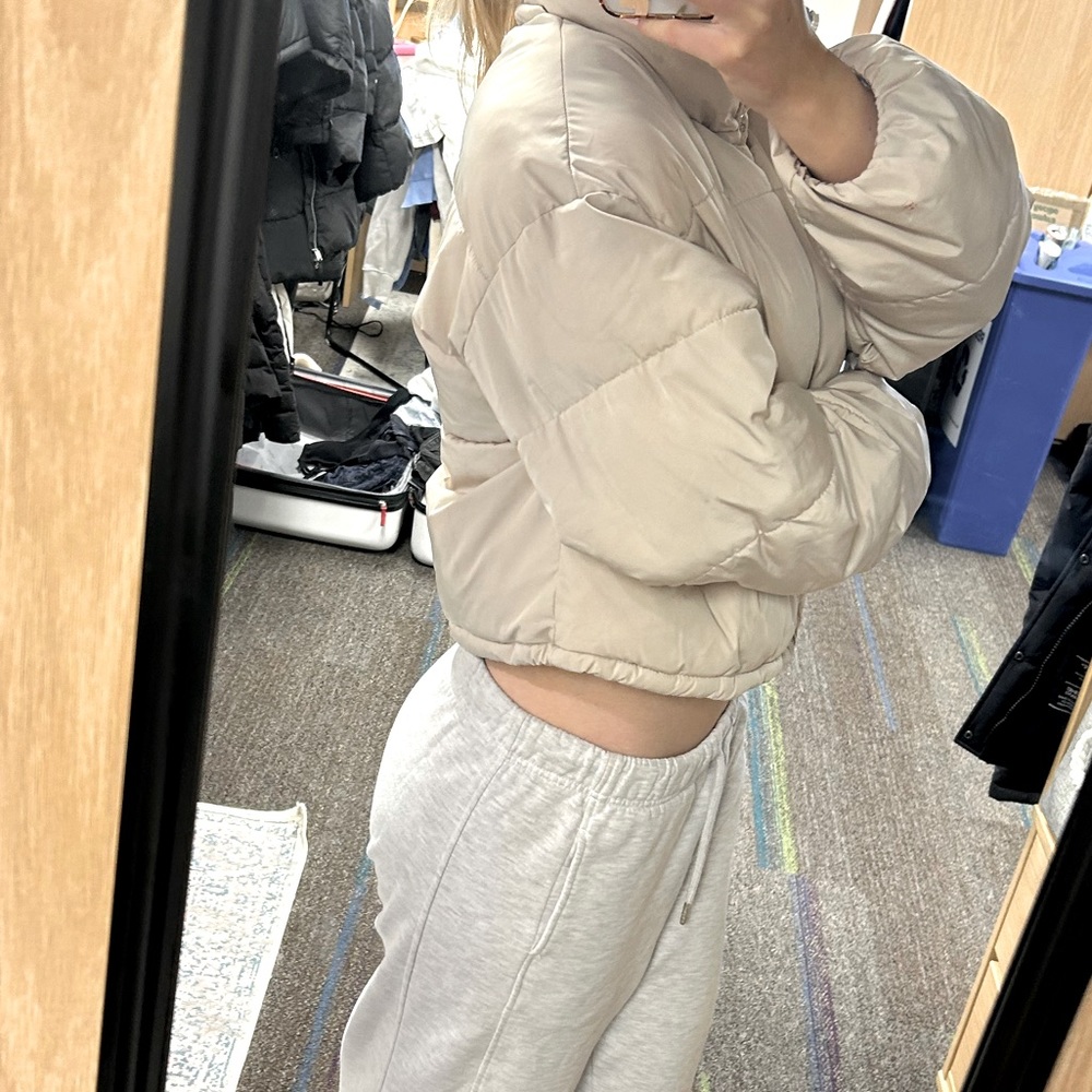 Cropped cream puffer jacket